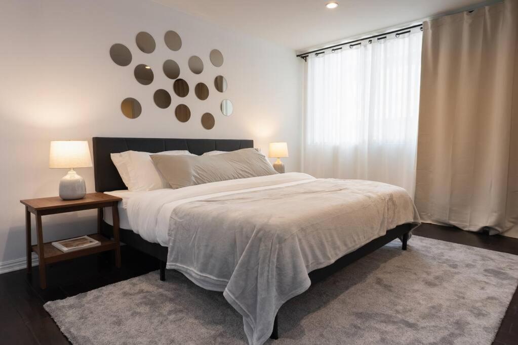 West Knoll Plaza Apartment Los Angeles